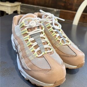 Authentic Nike Air Max 95 Bio Beige Luminous Green Classic OG Women’s Size 8.5